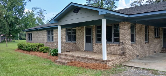 1206 French Rd, Mullins, SC 29574 - ranch-style house featuring driveway and a front yard