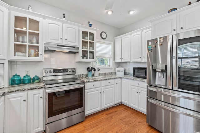 709 Triple Oak Ln, Garden City Beach, SC 29576 - kitchen featuring stainless steel appliances, under cabinet range hood, white cabinetry, tasteful backsplash, and recessed lighting