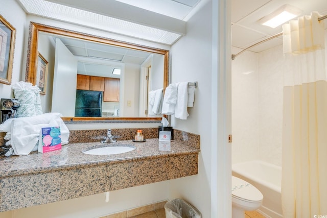 1105 S Ocean Blvd Unit 128, Myrtle Beach, SC 29577 - full bath featuring shower / tub combo with curtain and tile patterned flooring