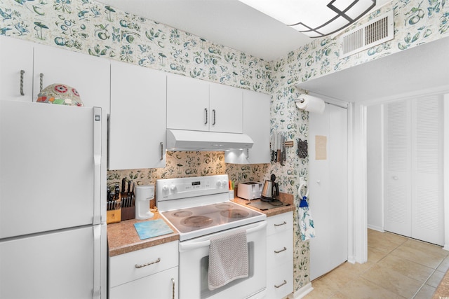 500 Eagle Way Unit 19, Little River, SC 29566 - kitchen featuring white appliances, under cabinet range hood, wallpapered walls, white cabinets, and light countertops