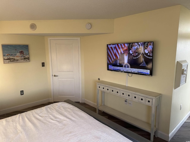 504 Ocean Blvd N Unit 410, Myrtle Beach, SC 29577 - bedroom featuring baseboards