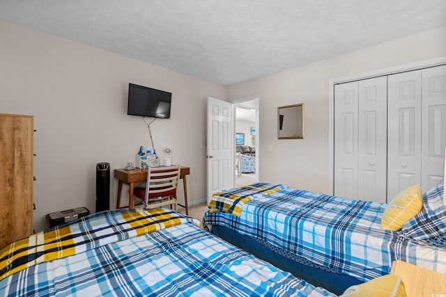 493 White River Dr Unit 28-D, Myrtle Beach, SC 29579 - bedroom featuring a closet and a textured ceiling