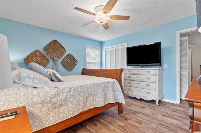 322 Azalea Ave, Marion, SC 29571 - bedroom featuring wood finished floors, a textured ceiling, and a ceiling fan