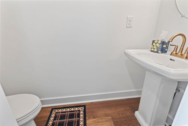 1524 Sayebrook Pkwy, Myrtle Beach, SC 29588 - bathroom featuring baseboards and wood finished floors