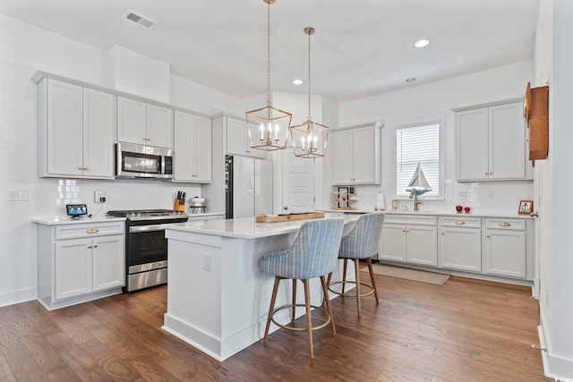1524 Sayebrook Pkwy, Myrtle Beach, SC 29588 - kitchen featuring stainless steel appliances, a chandelier, tasteful backsplash, a center island, and recessed lighting