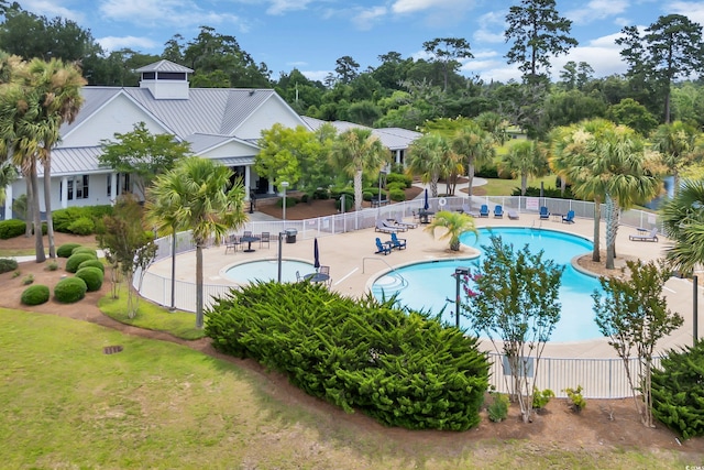 529 Oak Lawn Rd, Georgetown, SC 29440 - community pool with a patio