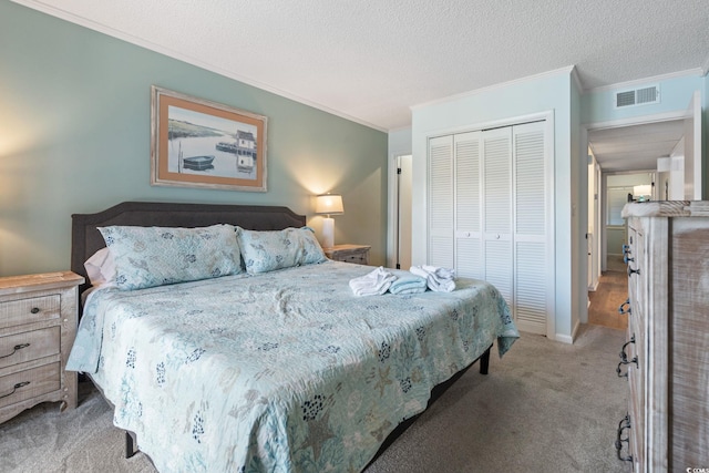 212 N 2nd Ave N Unit 162, North Myrtle Beach, SC 29582 - bedroom with crown molding, carpet floors, a closet, and a textured ceiling