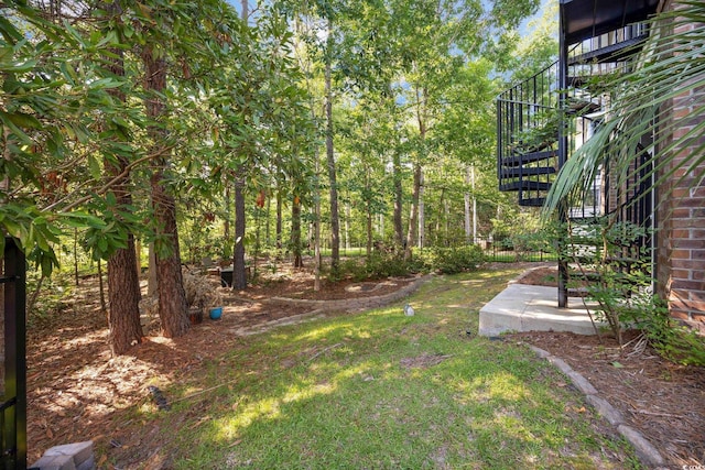 112 Charles Towne Ln, Murrells Inlet, SC 29576 - view of grassy yard featuring stairs