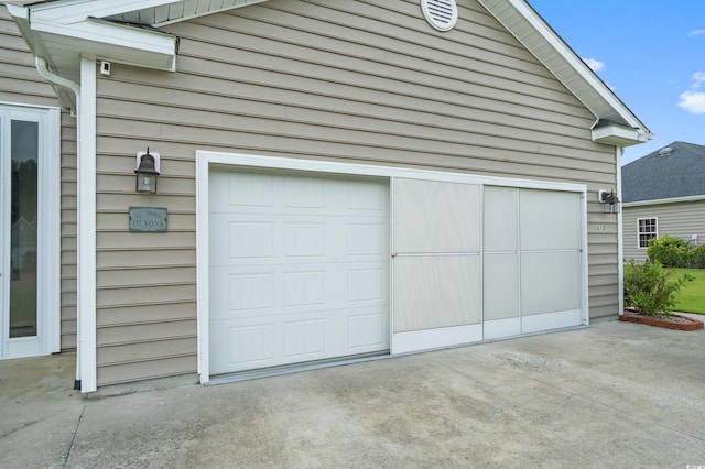 215 Vineyard Lake Cir, Conway, SC 29527 - view of garage