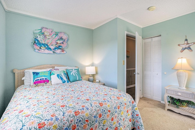 207 N Ocean Blvd Unit 139, North Myrtle Beach, SC 29582 - carpeted bedroom with crown molding, a closet, and a textured ceiling