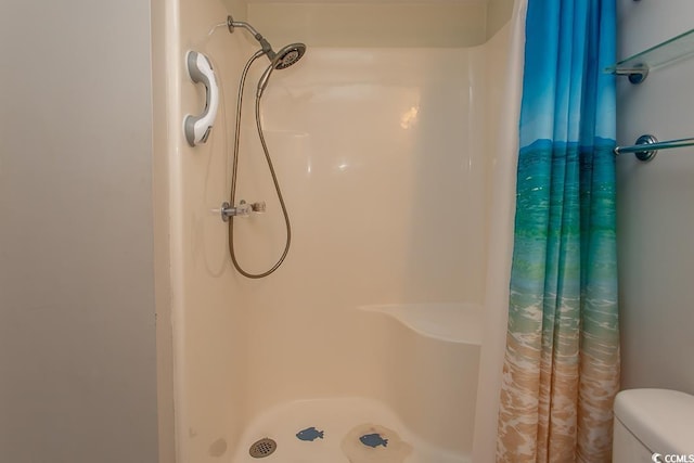 2101 S Ocean Blvd, North Myrtle Beach, SC 29582 - full bath featuring a shower with curtain