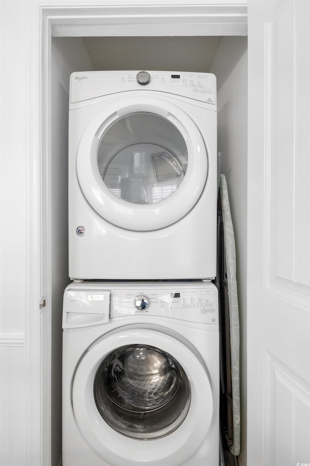 919 Dock Pl, Murrells Inlet, SC 29576 - laundry area featuring stacked washer and clothes dryer