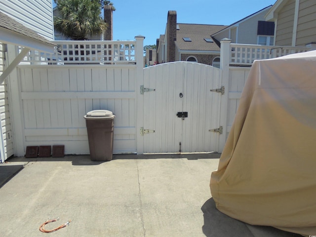 1004 Edge Dr, North Myrtle Beach, SC 29582 - view of gate
