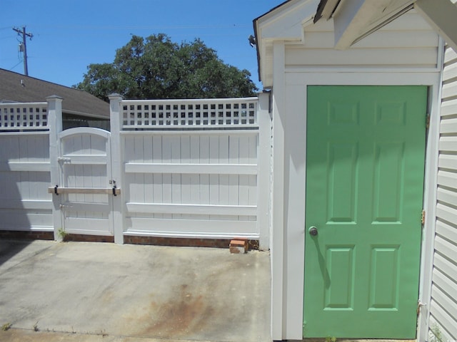 1004 Edge Dr, North Myrtle Beach, SC 29582 - view of gate