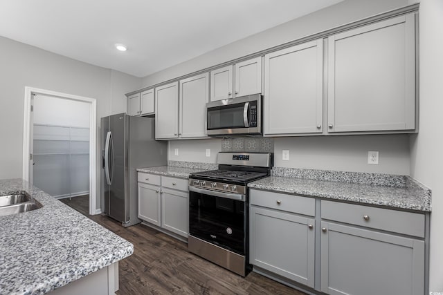 131 Marauder Dr, Longs, SC 29568 - kitchen featuring gray cabinets, stainless steel appliances, dark wood-style floors, and recessed lighting
