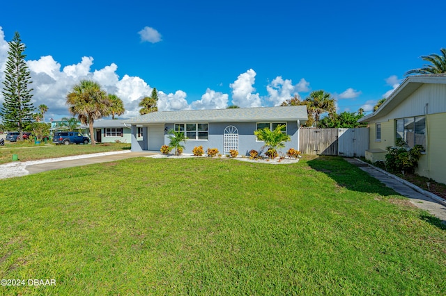 view of front facade with a front yard