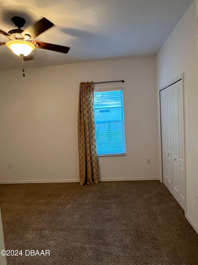 carpeted empty room featuring ceiling fan