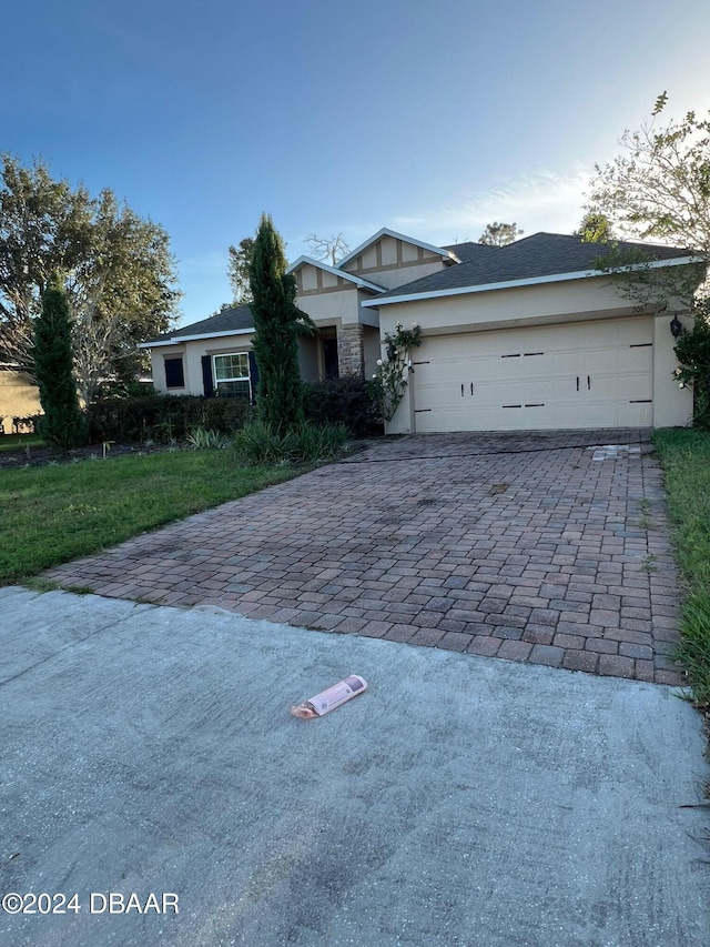 view of front facade featuring a front lawn and a garage