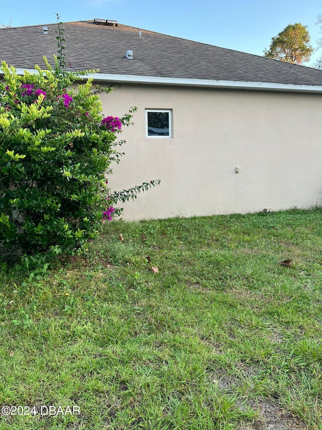 view of side of property featuring a yard