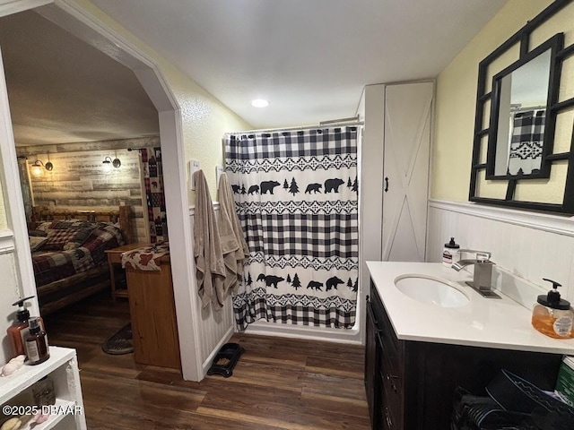 17531 NE 139th Ave, Fort Mccoy, FL 32134 - full bath with wood finished floors, a tile shower, vanity, and wainscoting