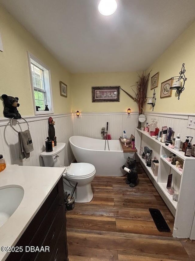 17531 NE 139th Ave, Fort Mccoy, FL 32134 - bathroom featuring a soaking tub, wainscoting, vanity, and wood finished floors