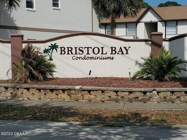 view of community / neighborhood sign