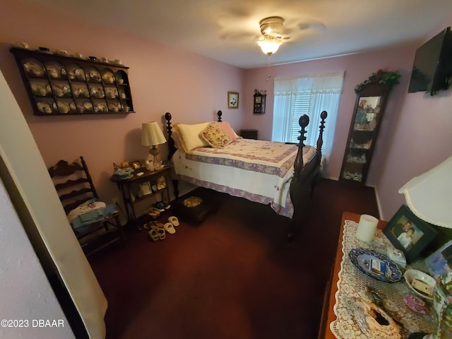 bedroom with ceiling fan