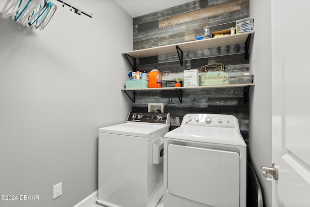 137 Azure Mist Way, Daytona Beach, FL 32124 - laundry area with washer and clothes dryer and baseboards