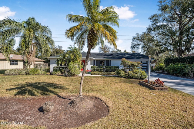 single story home featuring a front yard