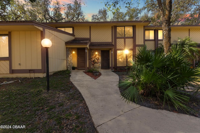 view of front of property