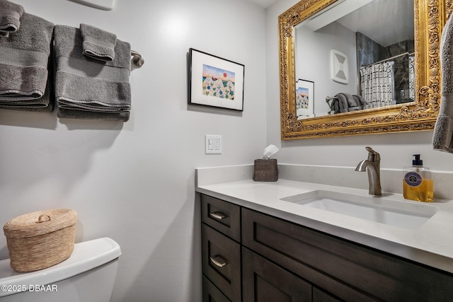 full bathroom with a shower with curtain, vanity, and toilet