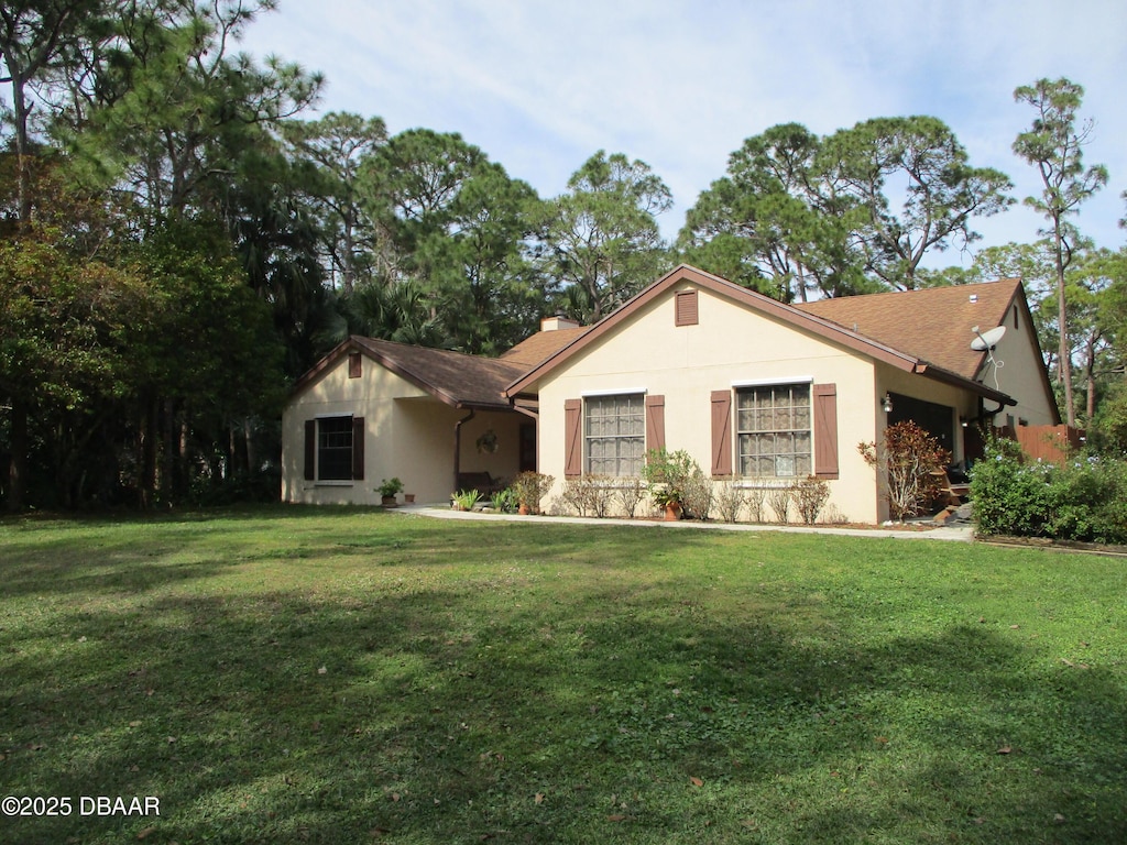 ranch-style house featuring a front lawn