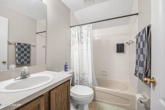 full bathroom with shower / bath combo with shower curtain, vanity, toilet, and a textured ceiling