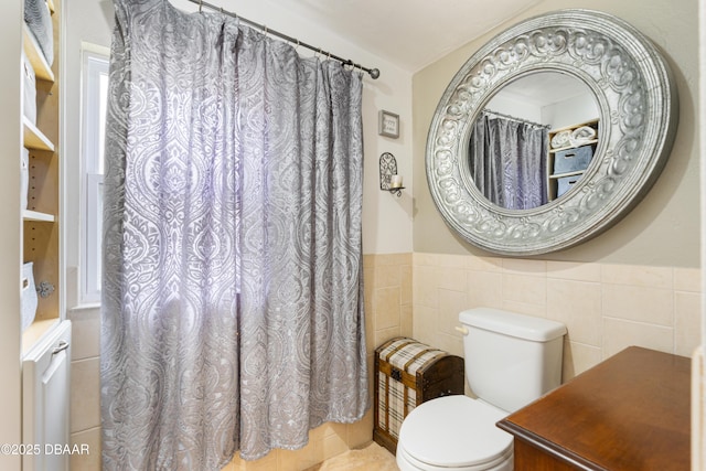 840 River Oak Dr W, Ormond Beach, FL 32174 - bathroom with vanity, tile walls, wainscoting, and curtained shower