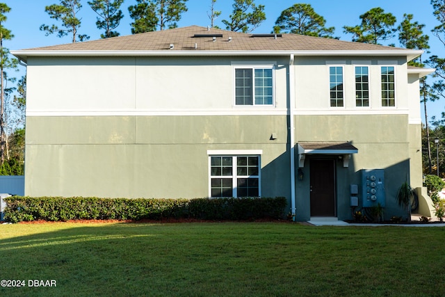 view of front facade featuring a front yard