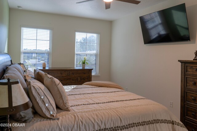 bedroom featuring ceiling fan