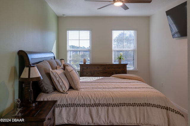 bedroom featuring ceiling fan