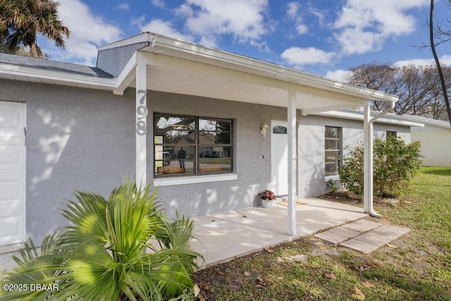 property entrance featuring stucco siding