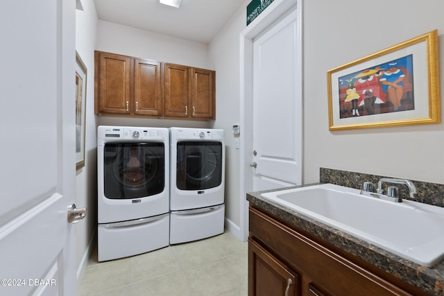 laundry area featuring sink, cabinets, and independent washer and dryer