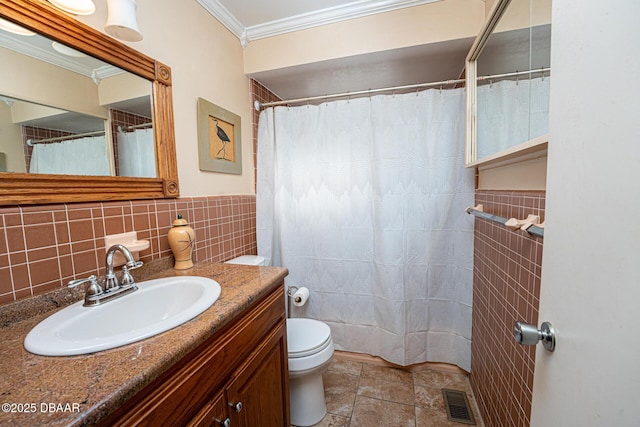 full bathroom featuring visible vents, toilet, crown molding, vanity, and tile walls