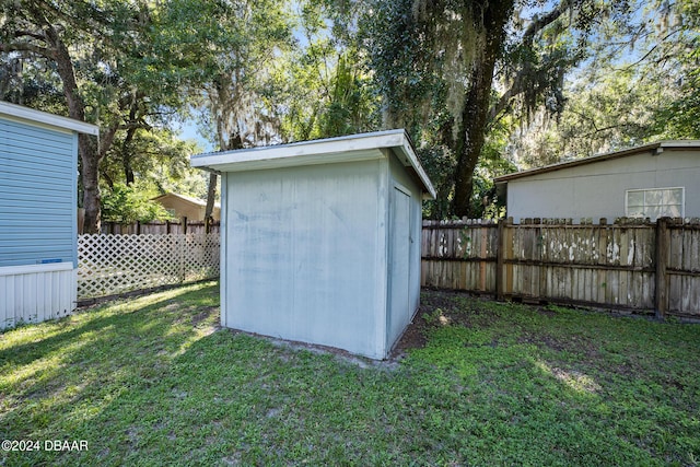 view of outdoor structure with a yard