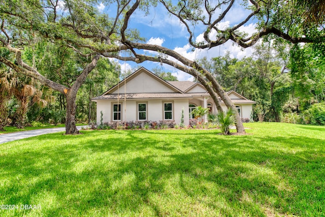 view of front of property with a front lawn