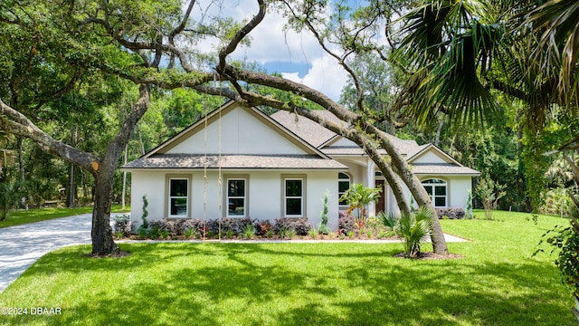 view of front of house featuring a front yard