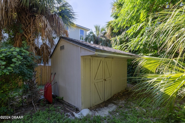 view of outbuilding