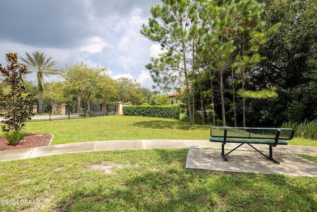 view of home's community featuring a yard