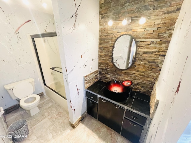 840 Center Ave Unit 840, Daytona Beach, FL 32117 - full bathroom featuring toilet, vanity, combined bath / shower with glass door, and baseboards