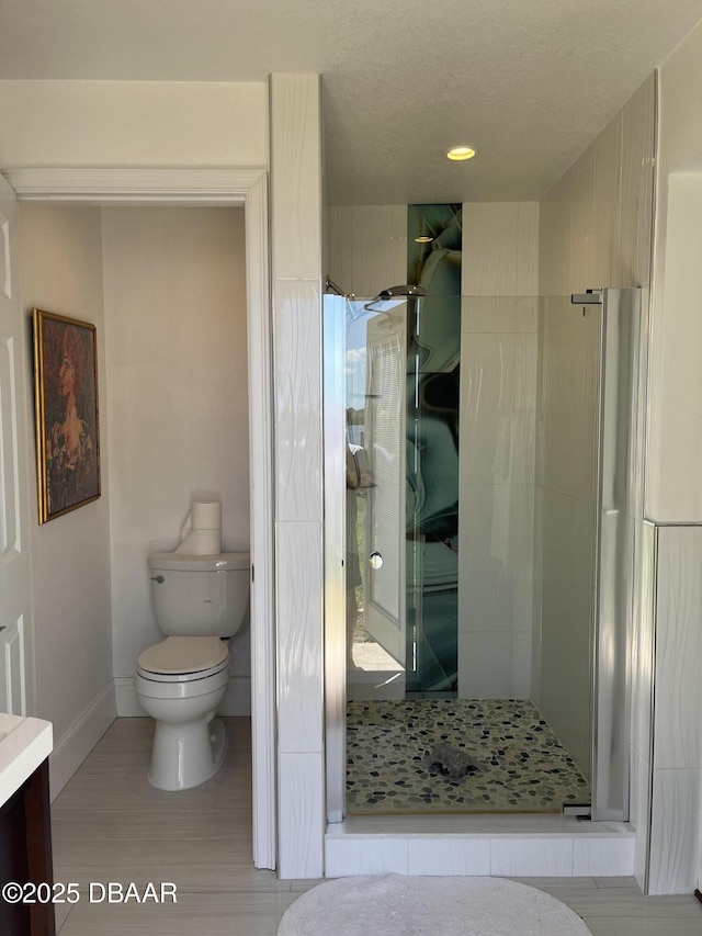 220 John Anderson Dr, Ormond Beach, FL 32176 - full bathroom featuring a shower stall, toilet, baseboards, vanity, and a textured ceiling
