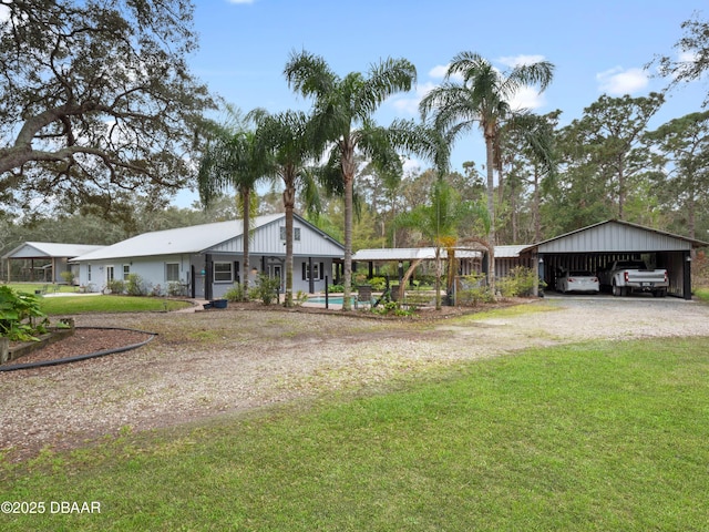 view of yard with gravel driveway and a detached carport