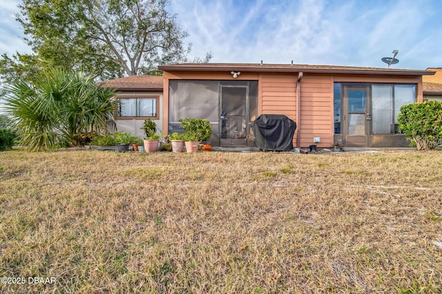 back of house featuring a yard