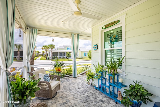 sunroom / solarium with ceiling fan